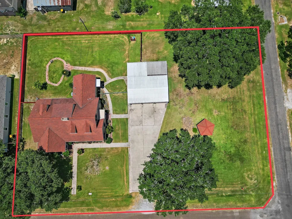 405 Park Street Anahuac, TX 77514