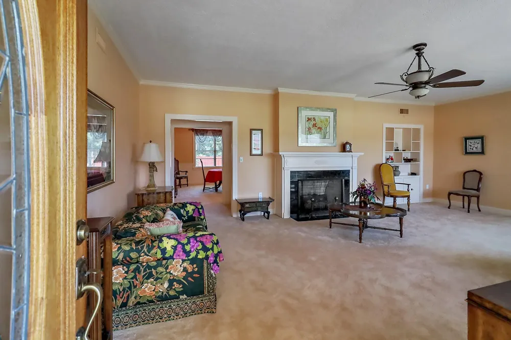 405 Park Street Anahuac, TX 77514