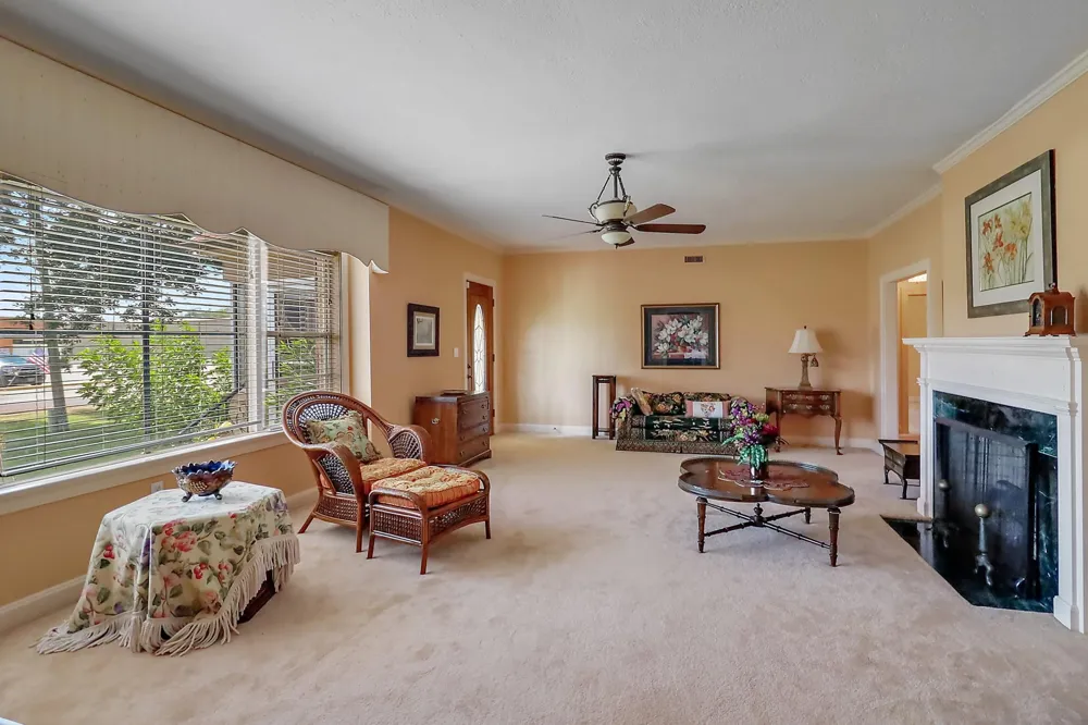 405 Park Street Anahuac, TX 77514