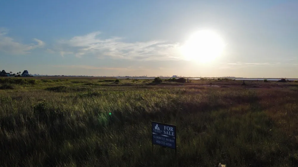 206 Nesmith Place Surfside Beach, TX 77541
