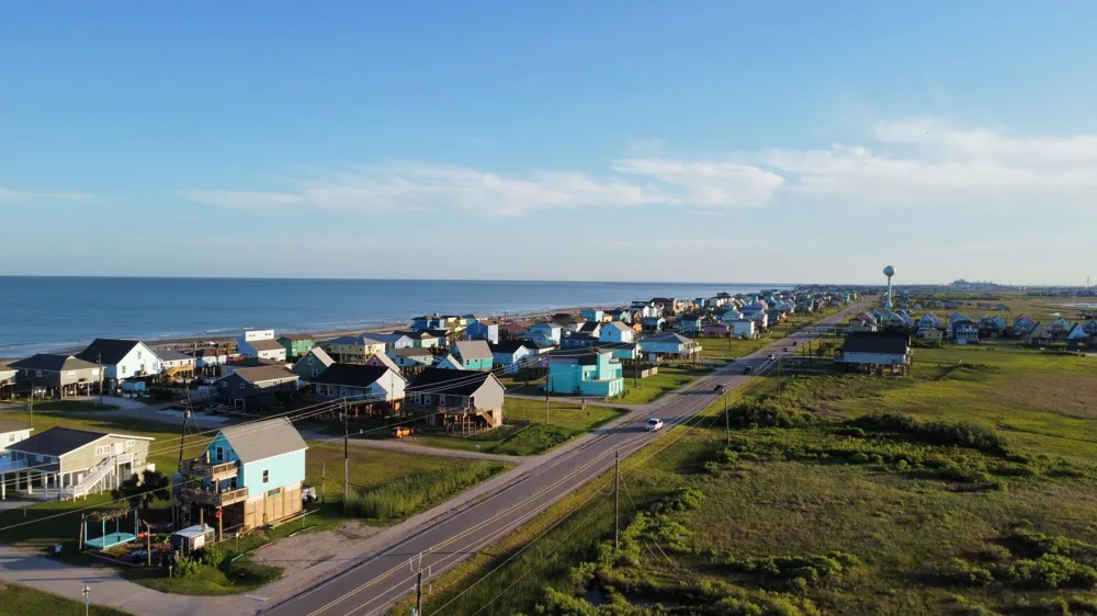 206 Nesmith Place Surfside Beach, TX 77541