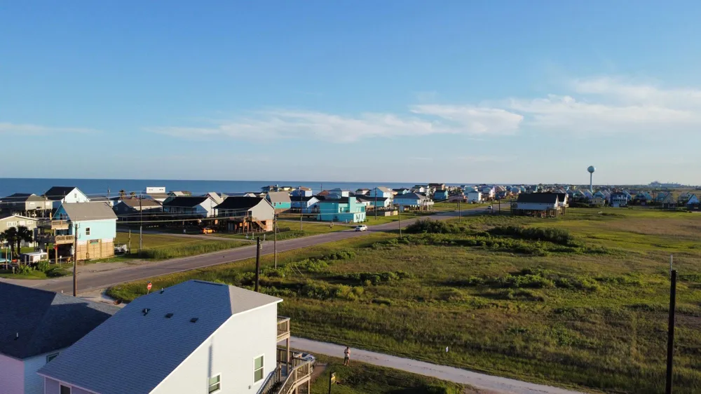 206 Nesmith Place Surfside Beach, TX 77541