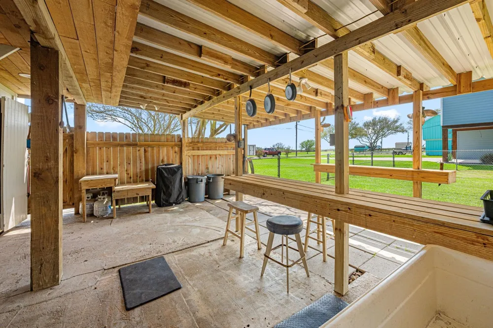 1145 County Road 291 Bay City, TX 77414