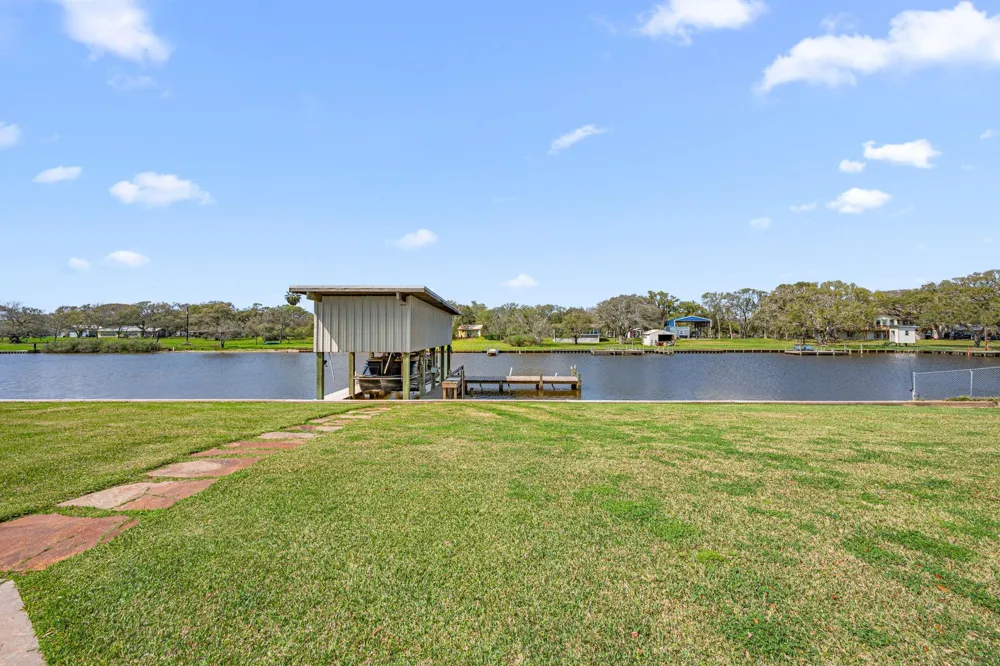 1145 County Road 291 Bay City, TX 77414