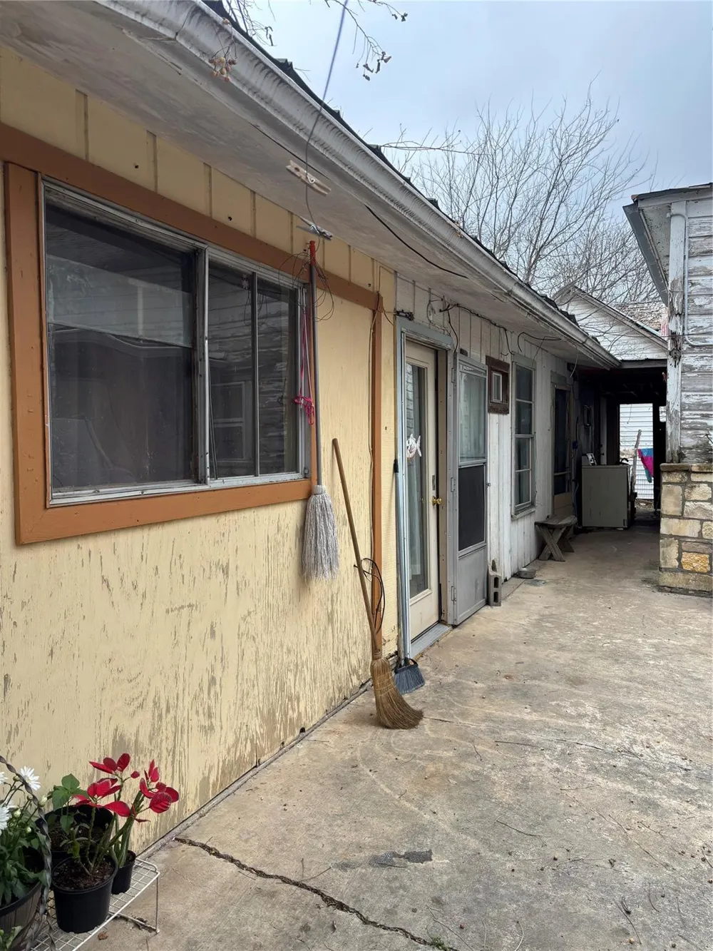 725 Swigert Avenue Kerrville, TX 78028