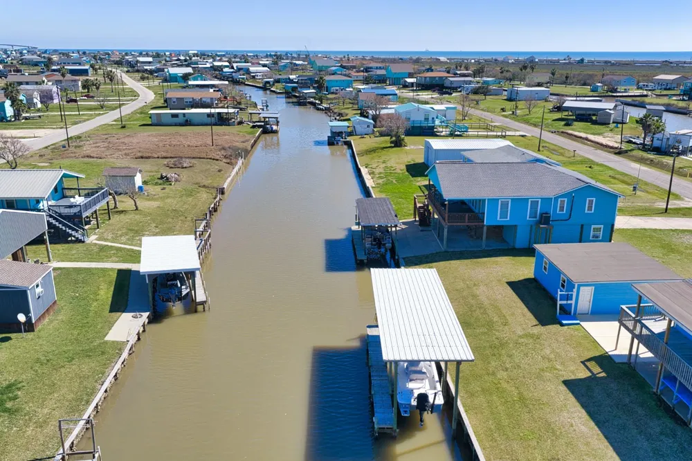 976 County Road 202 Sargent, TX 77414