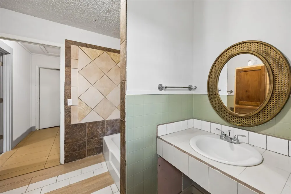 4435 Hartfield Road Round Top, TX 78954