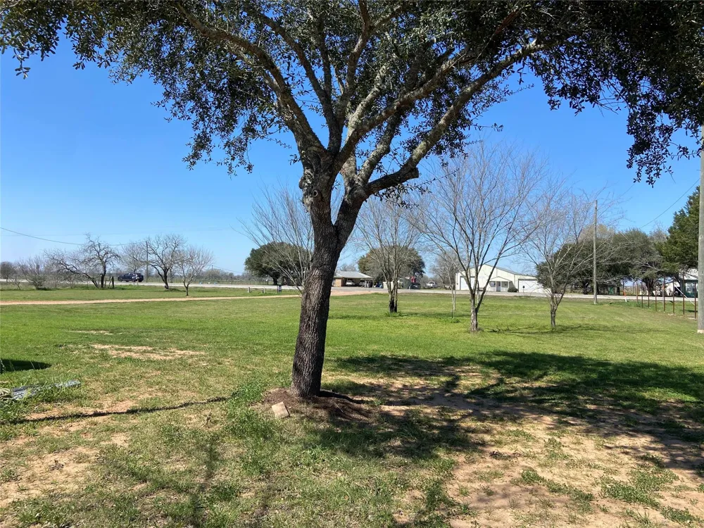 10507 E 159 Highway E Bellville, TX 77418