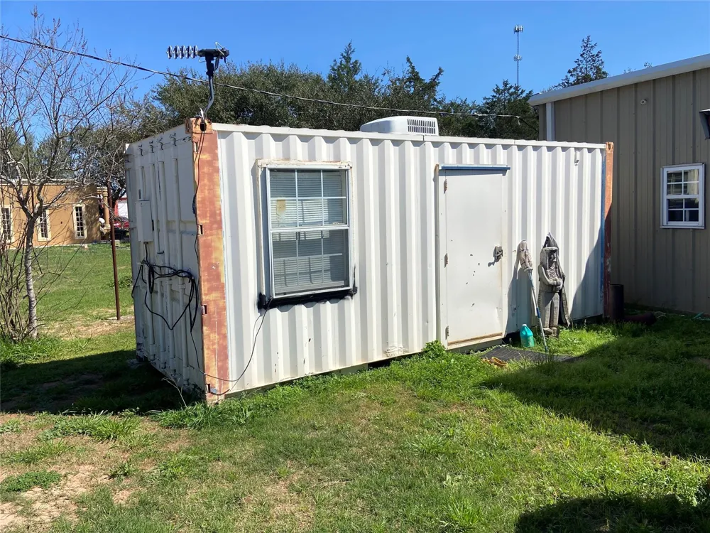 10507 E 159 Highway E Bellville, TX 77418