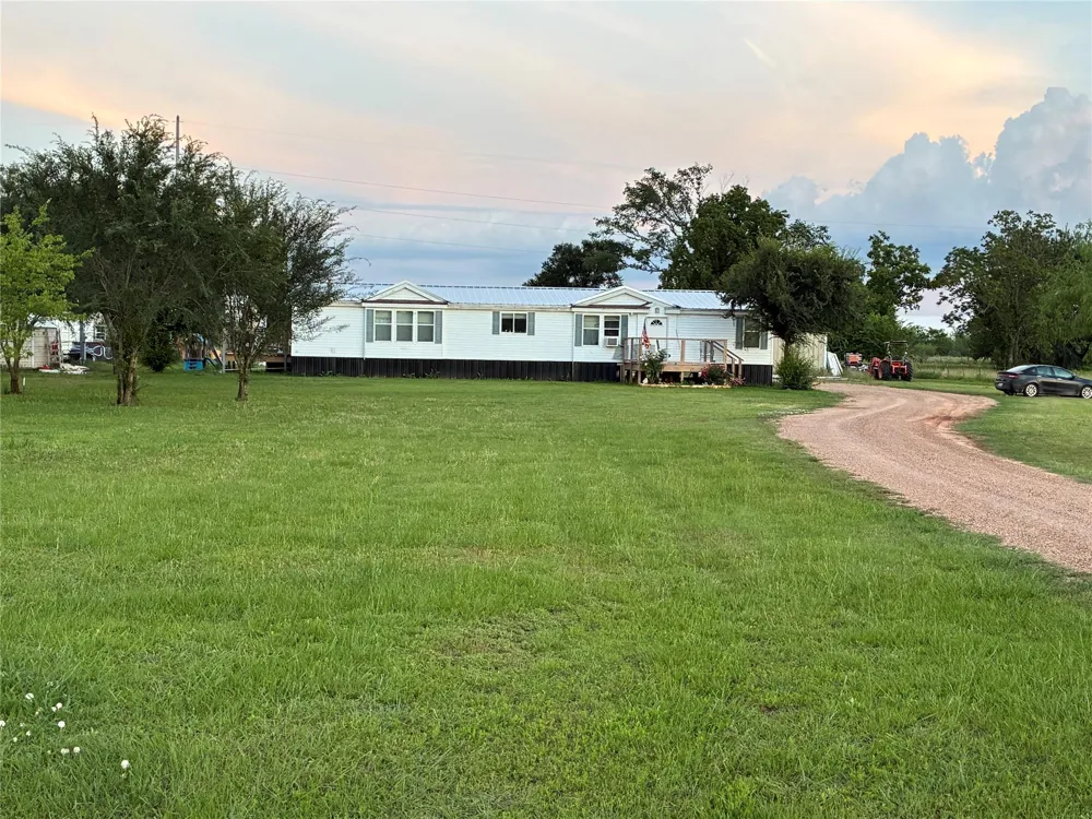 10507 E 159 Highway E Bellville, TX 77418