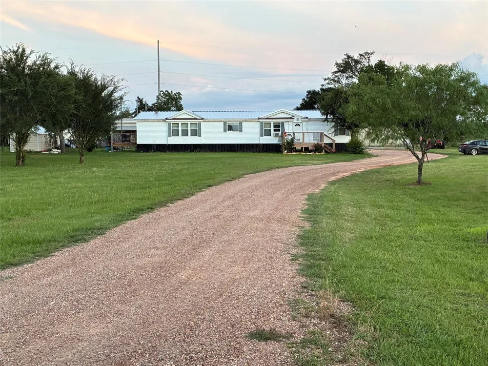 10507 E 159 Highway E Bellville, TX 77418