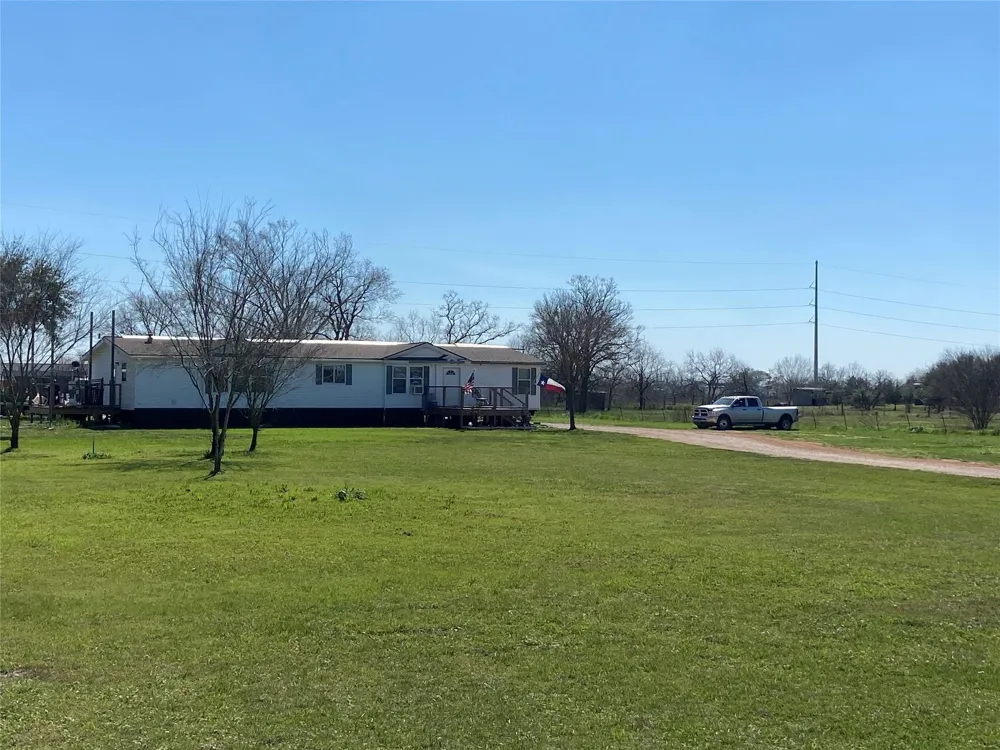 10507 E 159 Highway E Bellville, TX 77418