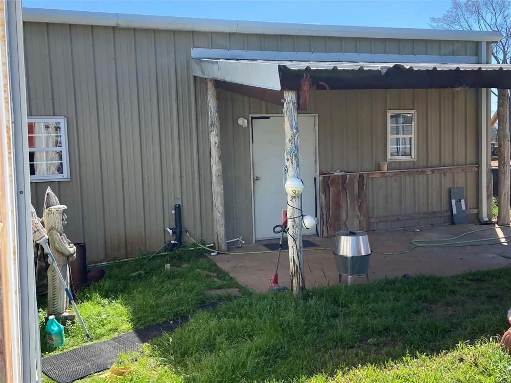 10507 E 159 Highway E Bellville, TX 77418