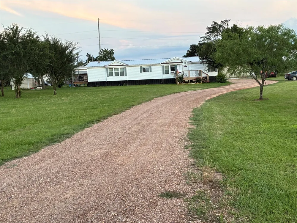10507 E 159 Highway E Bellville, TX 77418
