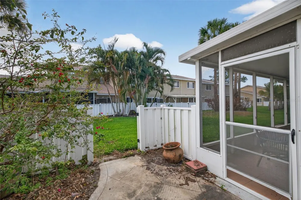 6490 CAPE HATTERAS WAY NE #2 St Petersburg, FL 33702