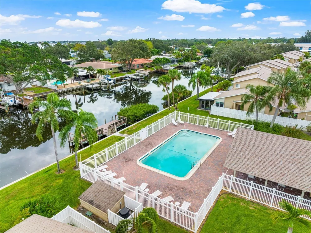 6490 CAPE HATTERAS WAY NE #2 St Petersburg, FL 33702