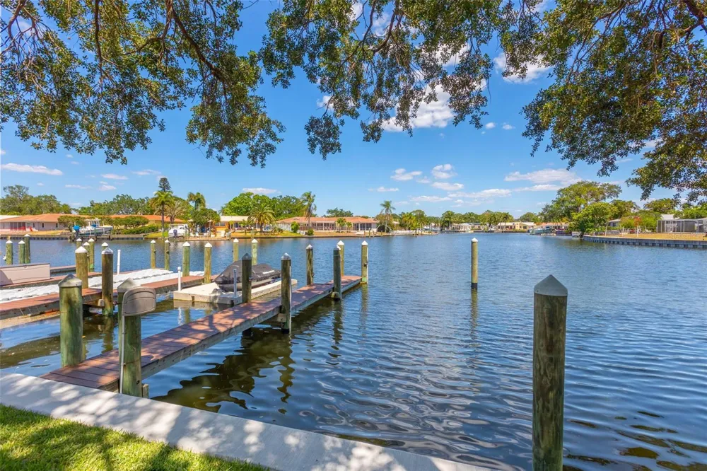 6490 CAPE HATTERAS WAY NE #2 St Petersburg, FL 33702