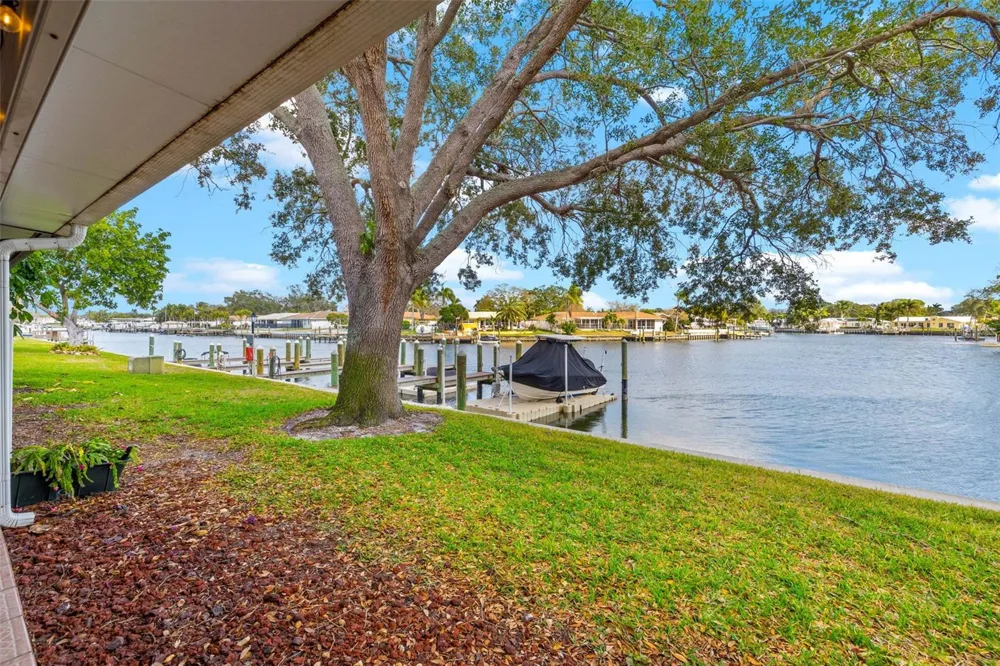 6490 CAPE HATTERAS WAY NE #2 St Petersburg, FL 33702