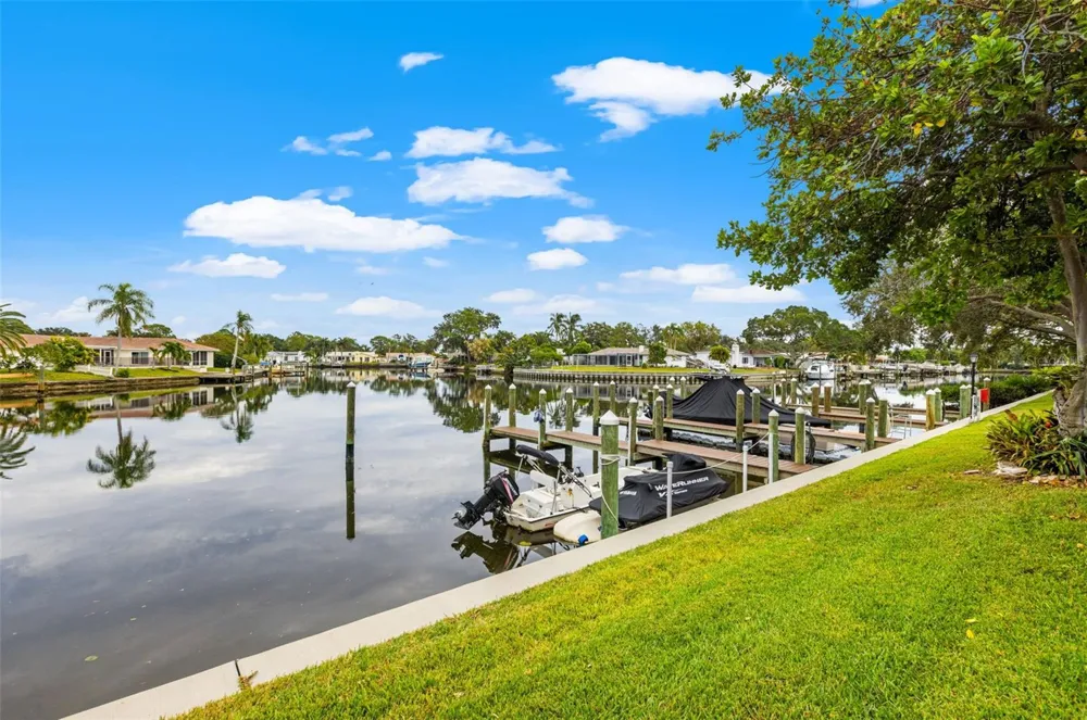 6490 CAPE HATTERAS WAY NE #2 St Petersburg, FL 33702