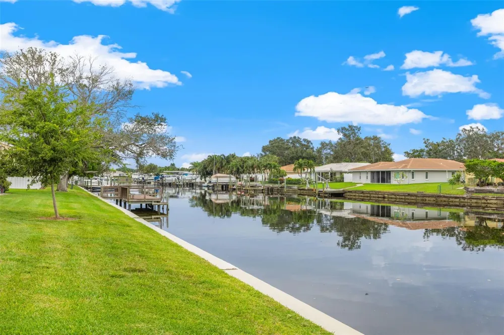 6490 CAPE HATTERAS WAY NE #2 St Petersburg, FL 33702