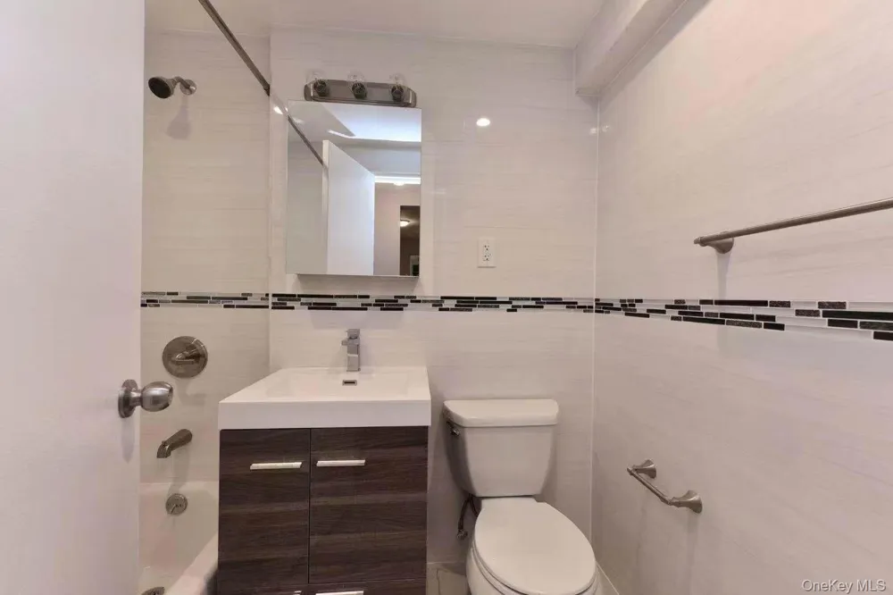 15272 Melbourne Avenue #2G Flushing, NY 11367