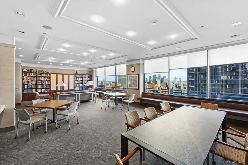 300 E 40 STREET #12E New York (Manhattan), NY 10016