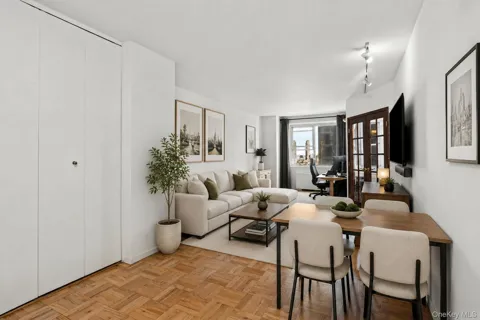 300 E 40 STREET #12E