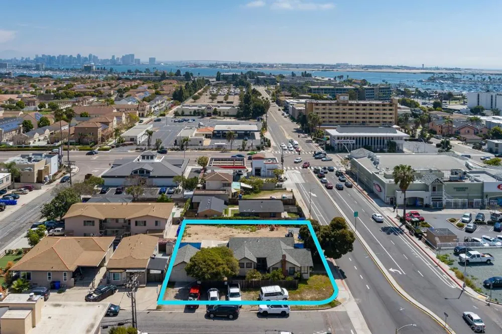 3046 Nimitz Blvd San Diego, CA 92106