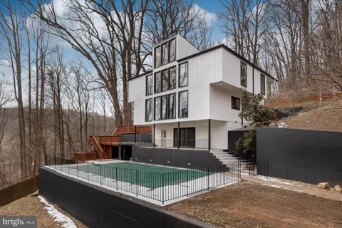 903 IVY HILL ROAD