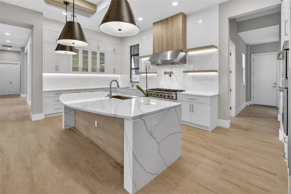 16130 PENDIO DRIVE Bella Collina, FL 34756