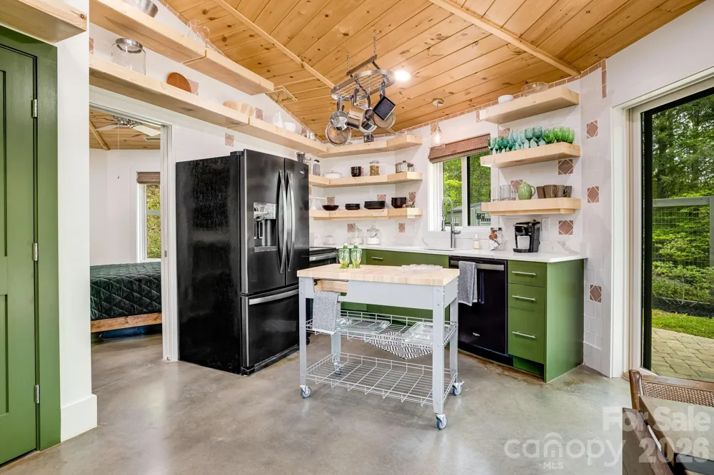 16 Caddis Court Marshall, NC 28753