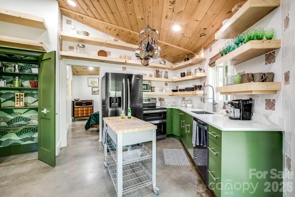 16 Caddis Court Marshall, NC 28753