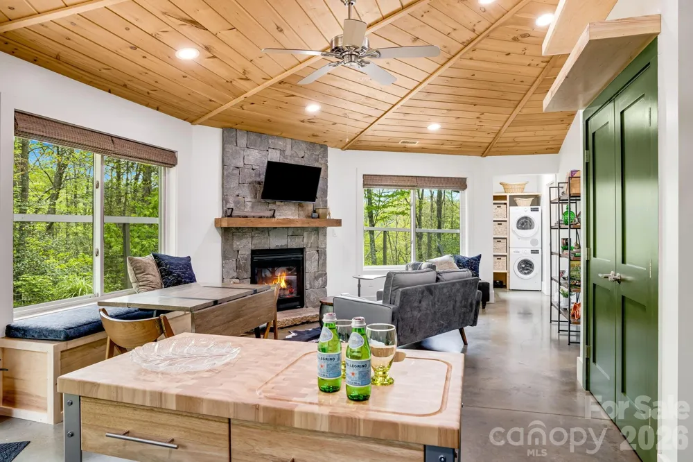 16 Caddis Court Marshall, NC 28753