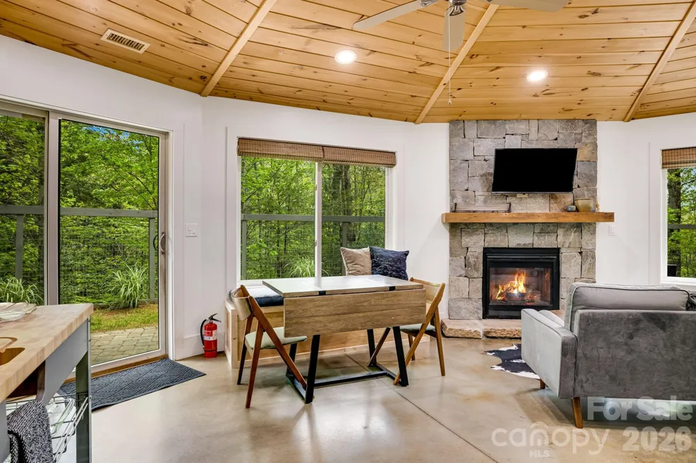 16 Caddis Court Marshall, NC 28753