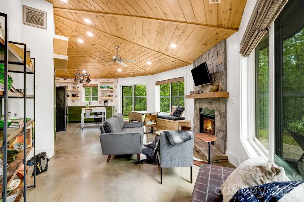16 Caddis Court Marshall, NC 28753