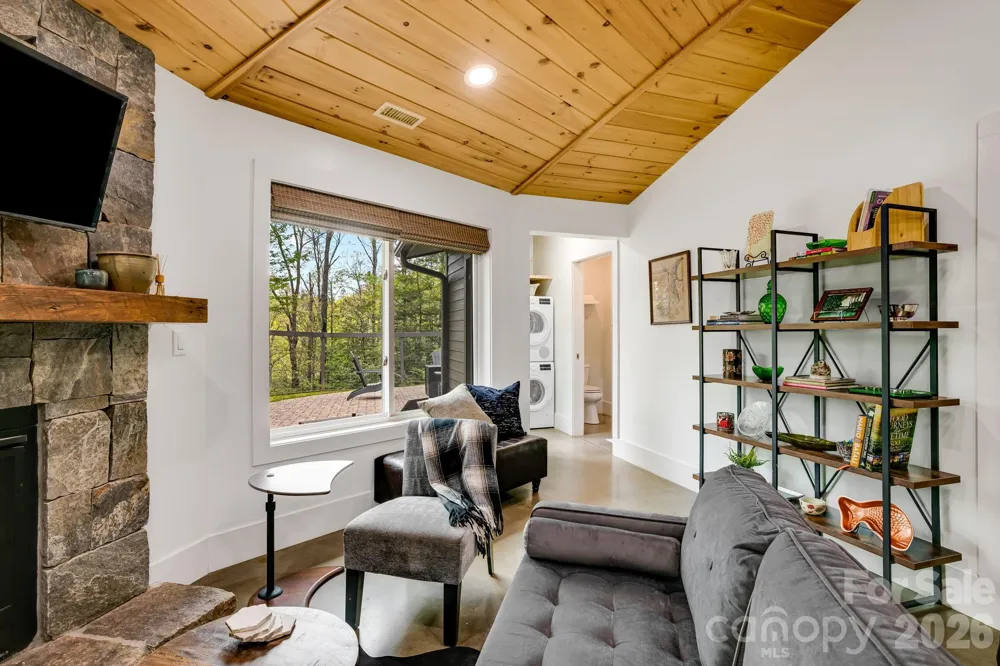 16 Caddis Court Marshall, NC 28753