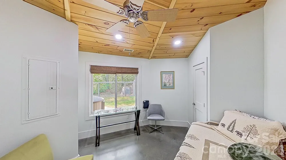 16 Caddis Court Marshall, NC 28753