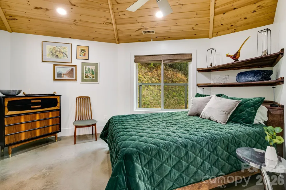16 Caddis Court Marshall, NC 28753