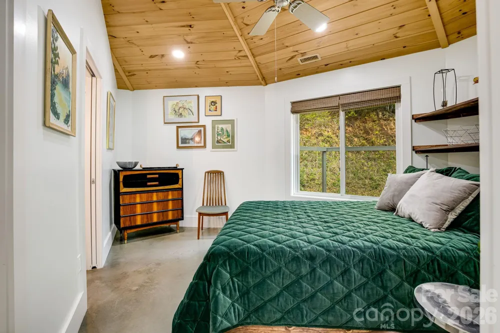 16 Caddis Court Marshall, NC 28753