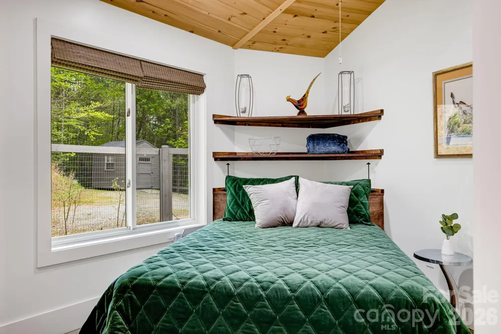 16 Caddis Court Marshall, NC 28753