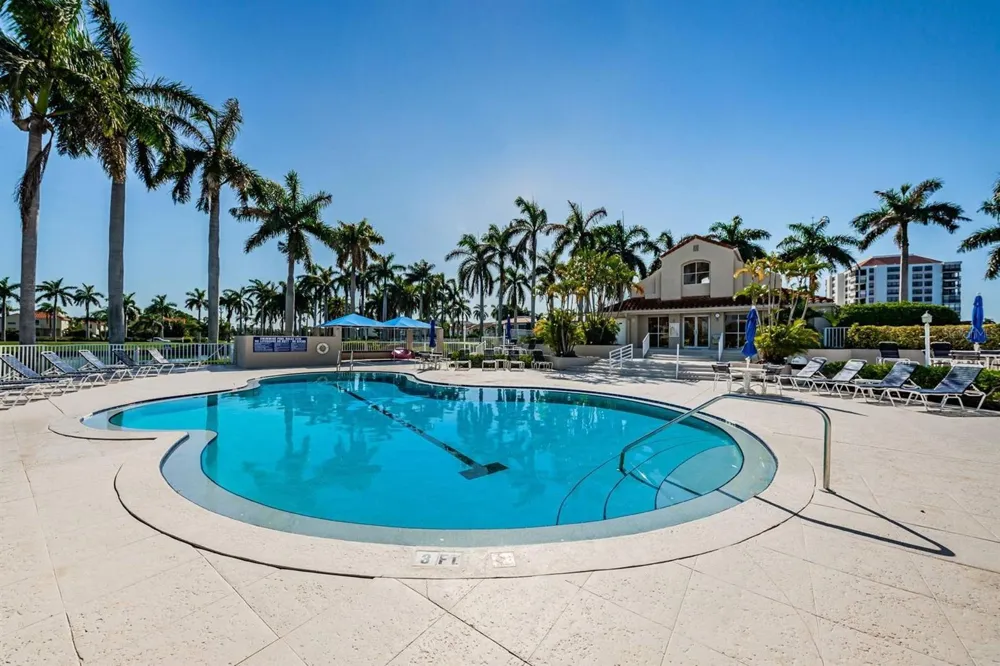 6100 BAHIA DEL MAR CIRCLE #103 St Petersburg, FL 33715