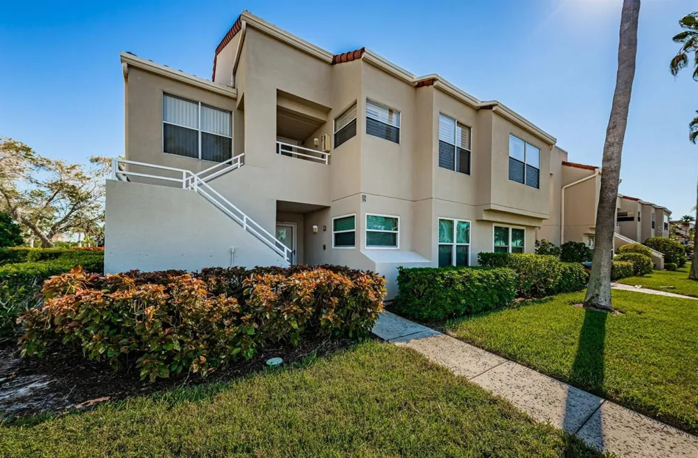 6000 BAHIA DEL MAR CIRCLE #229 St Petersburg, FL 33715