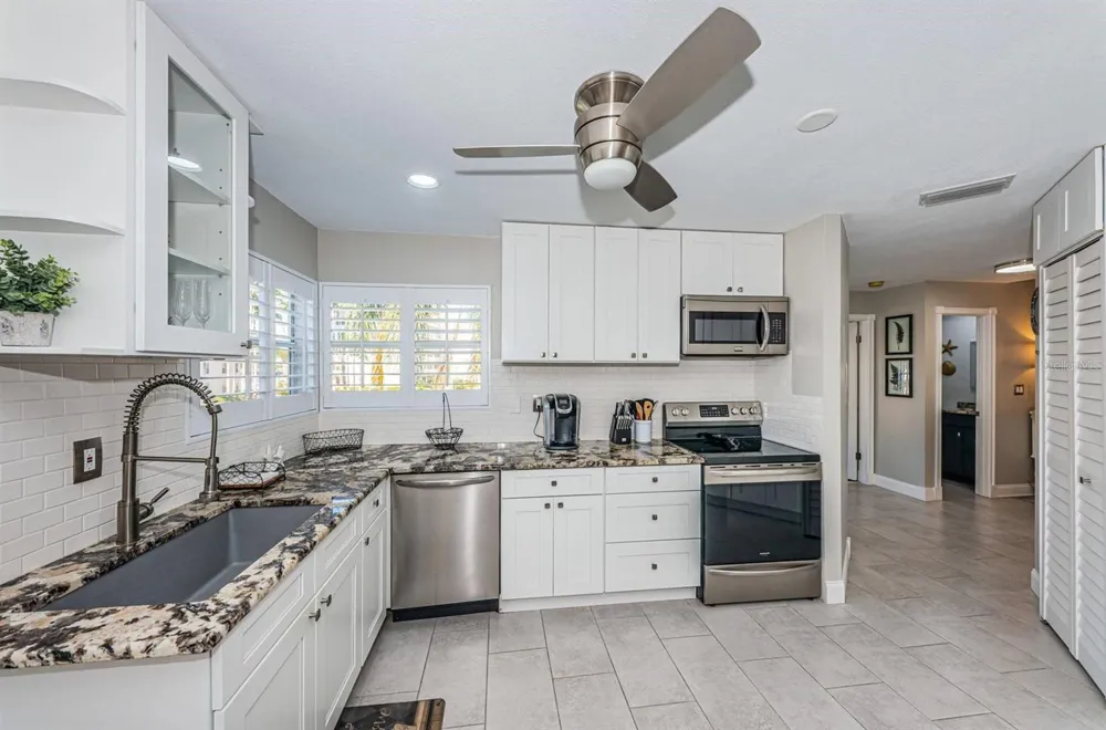 6000 BAHIA DEL MAR CIRCLE #229 St Petersburg, FL 33715