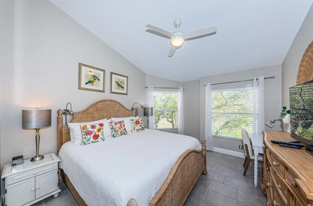 6000 BAHIA DEL MAR CIRCLE #229 St Petersburg, FL 33715
