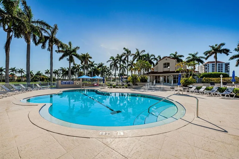 6000 BAHIA DEL MAR CIRCLE #229 St Petersburg, FL 33715