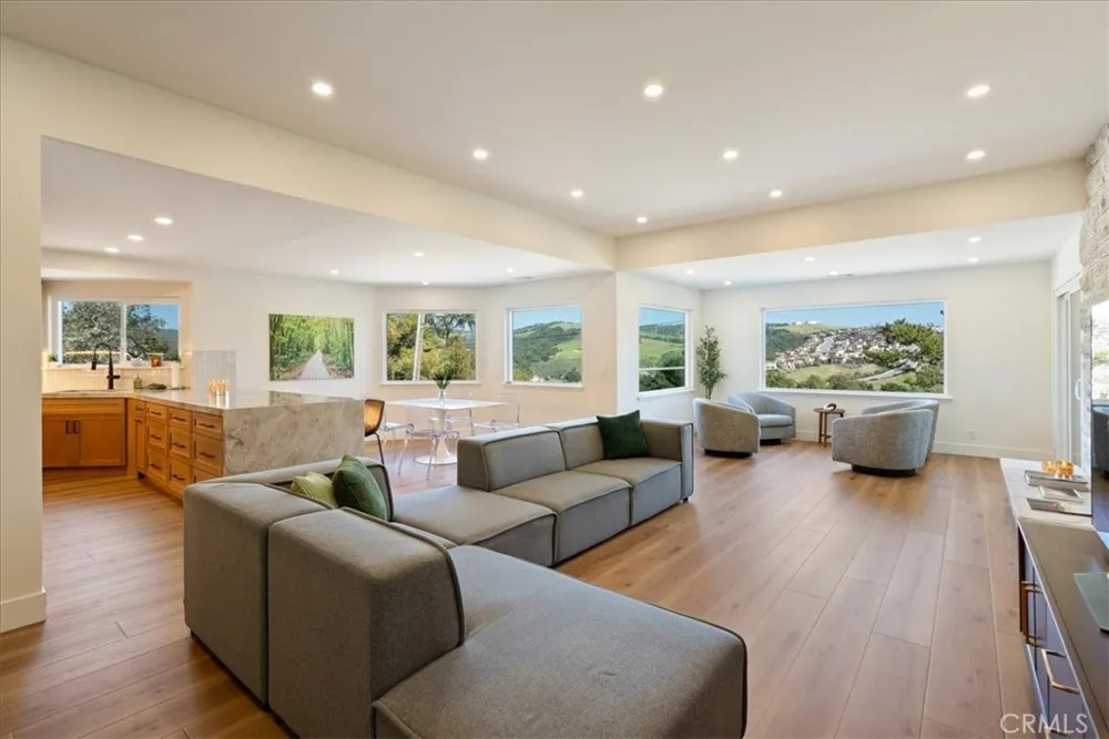 220 Selma Pismo Beach, CA 93449