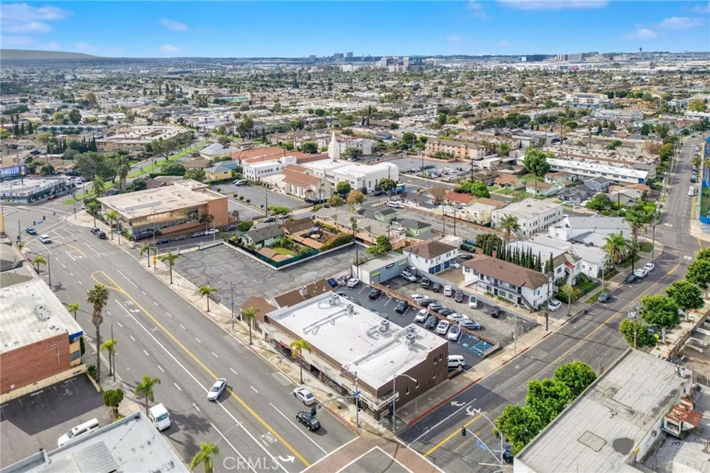 124 W Kelso Inglewood, CA 90301