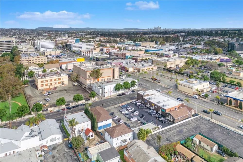 124 W Kelso Inglewood, CA 90301