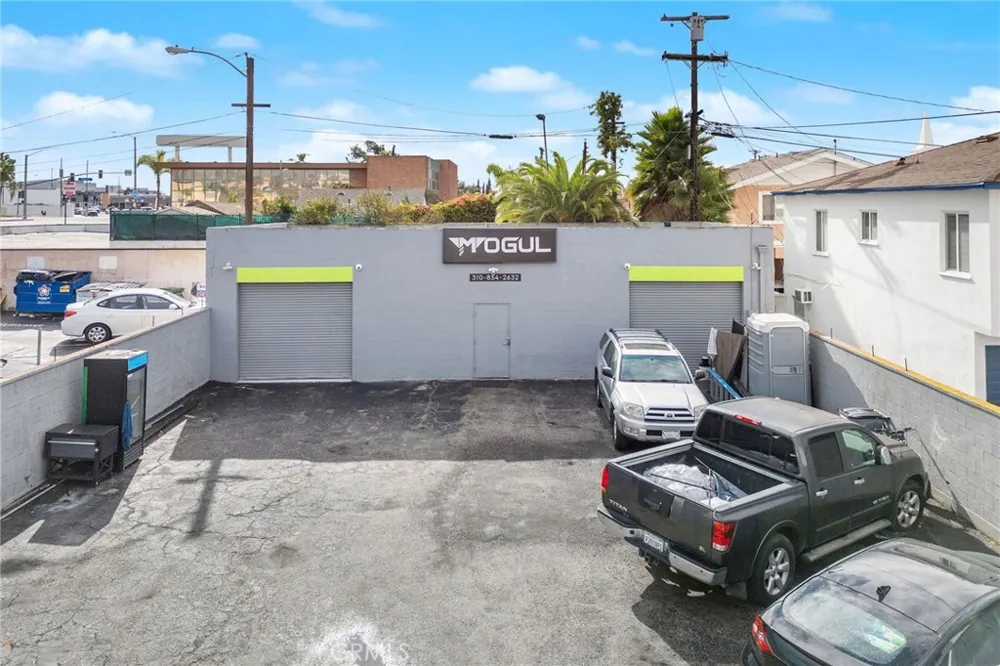 124 W Kelso Inglewood, CA 90301