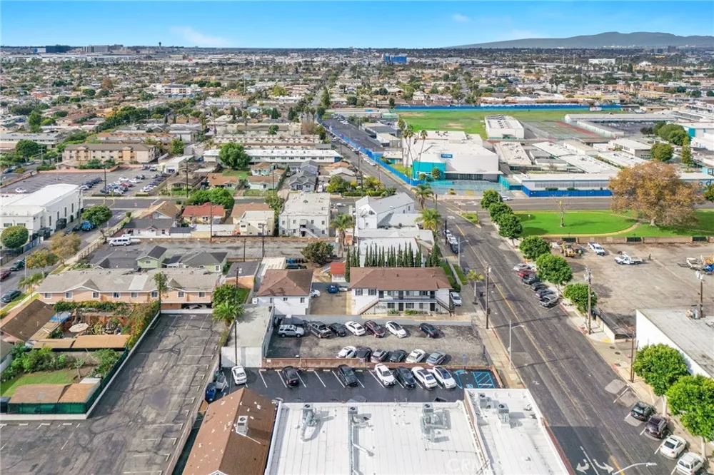 124 W Kelso Inglewood, CA 90301